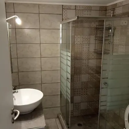 House With Yard In Center Of Apartamento Calamata